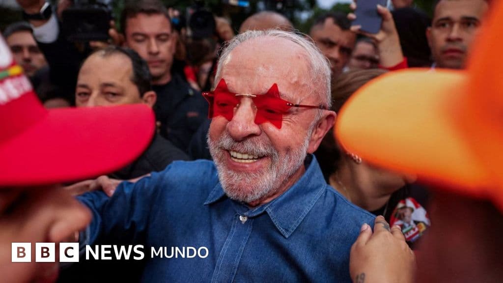 Luiz Inácio Lula da Silva celebra su triunfo electoral en Brasil.