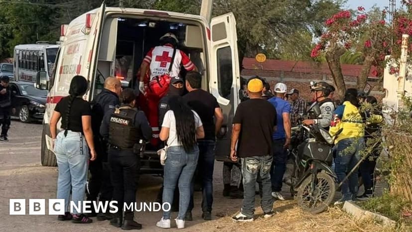 Al menos 11 muertos en un ataque armado en un campo de fútbol en México