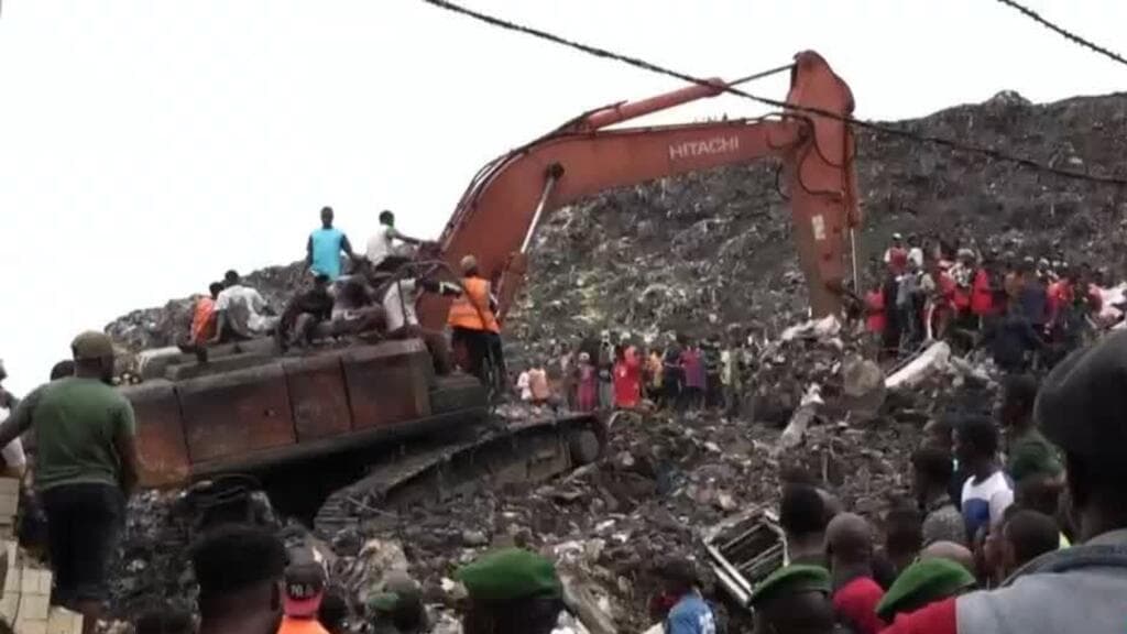 Al menos 30 muertos por el derrumbe de un vertedero en Conakry, capital de Guinea