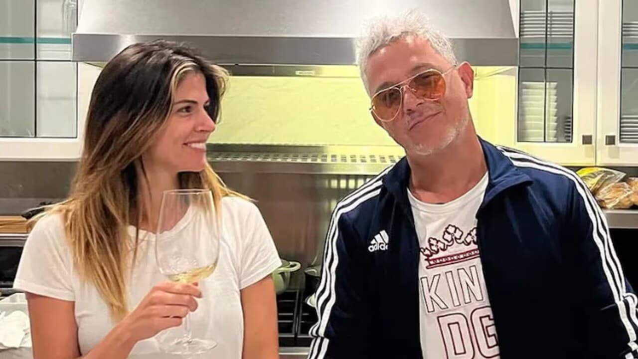 Alejandro Sanz presume su romance con Stephanie Cayo en su primera foto juntos