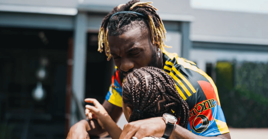 Allan Saint-Maximin denuncia ataques de discriminación contra su familia