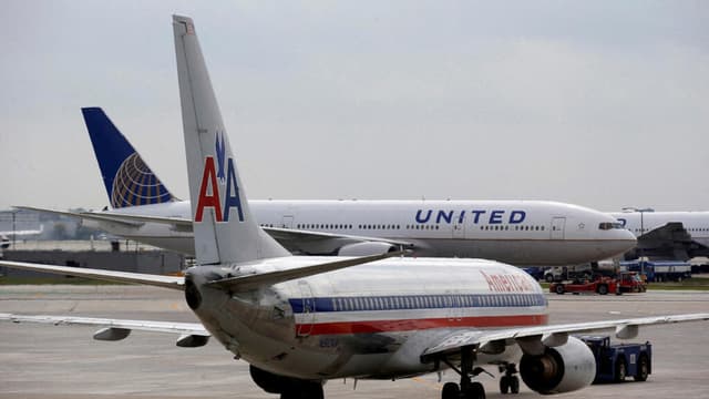 Alzas de tiquetes, menos beneficios, cancelaciones… así sortean las aerolíneas la guerra en Irán