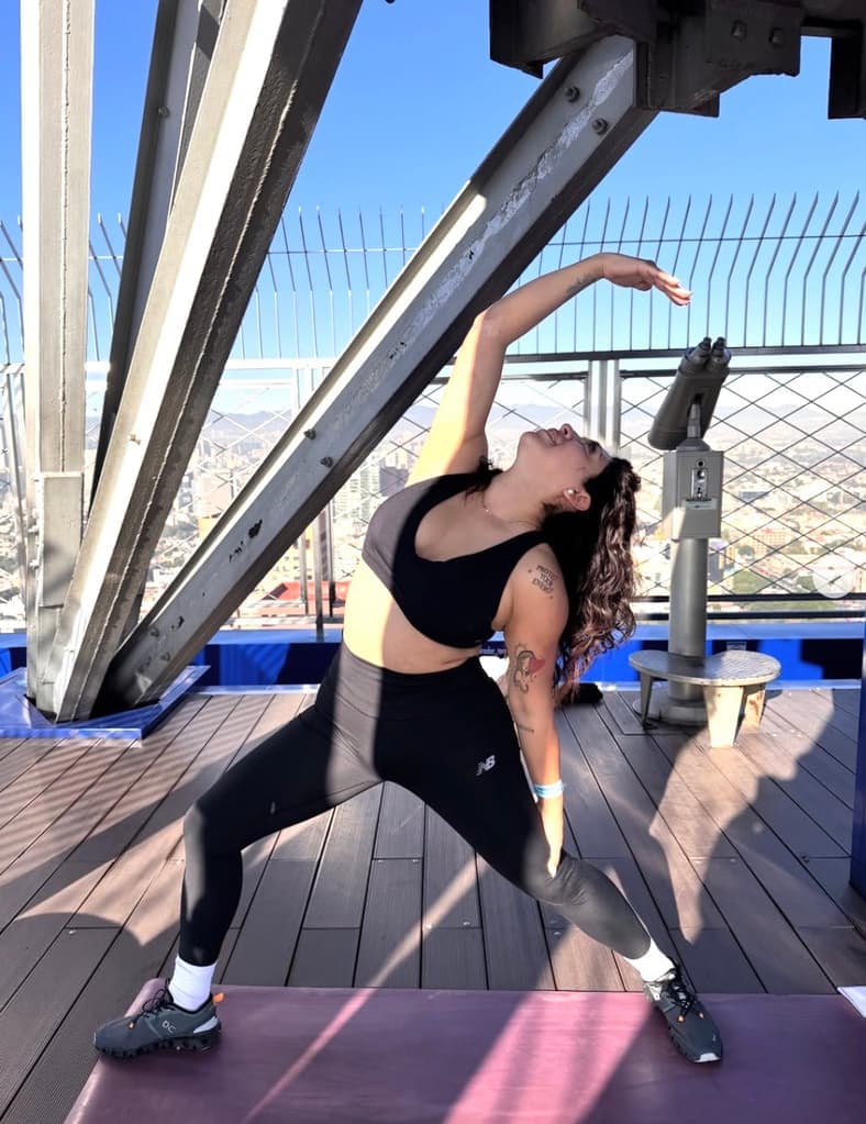 Amanecer con yoga en el Mirador Torre Latino: despide el año desde las alturas de CDMX