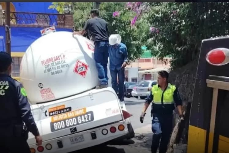 Amexgas alerta por el estado de las vialidades tras incidente con unidad de Gas LP