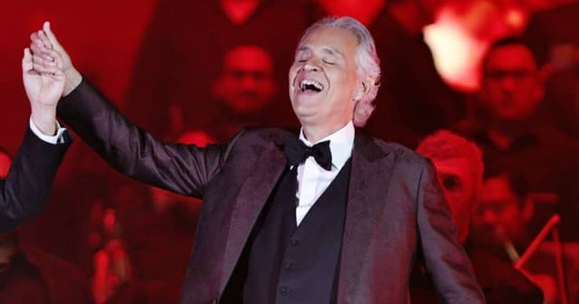 Andrea Bocelli y Los Ángeles Azules fusionan ópera y cumbia en el Zócalo