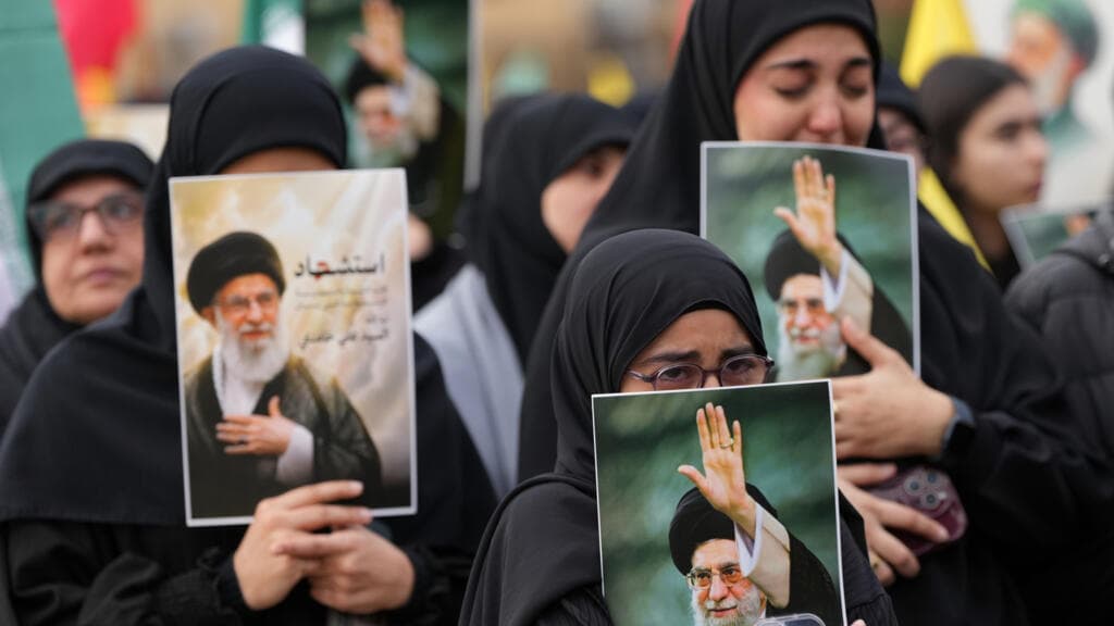 Aplazadas las honras fúnebres nacionales por el fallecido ayatolá Alí Jamenei en Teherán