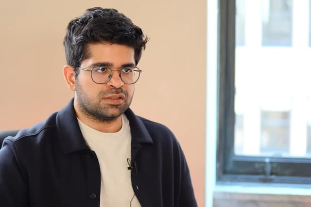 Aravind Srinivas, CEO: "Dedica menos tiempo a hacer scroll infinito en Instagram y más tiempo a usar la inteligencia artificial"