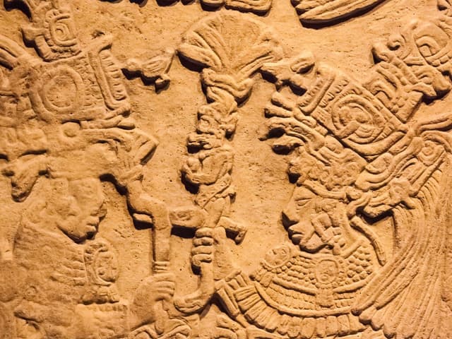 Arqueólogos hallan en Yucatán un antiguo espacio de reunión maya con ofrendas enterradas bajo su estructura