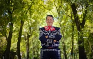 Asaltan al líder del Mariachi Gama Mil y le roban 150 pesos a punta de pistola | VIDEO