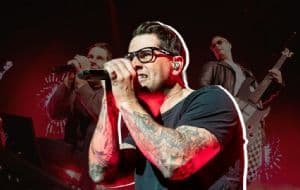 Avenged Sevenfold sorprende en el Estadio GNP con una versión metal de 'La Malagueña'