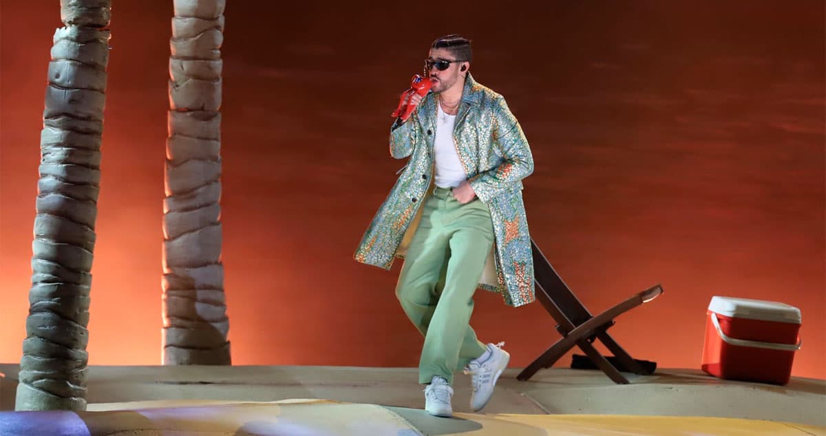 Bad Bunny canta en español el Super Bowl en medio del mayor acoso a los latinos en EU