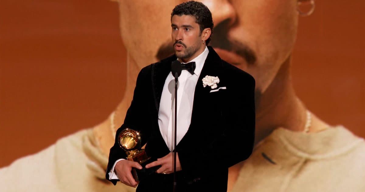 Bad Bunny estalla en los Grammys 2026: "No somos salvajes; somos humanos. Fuera ICE”
