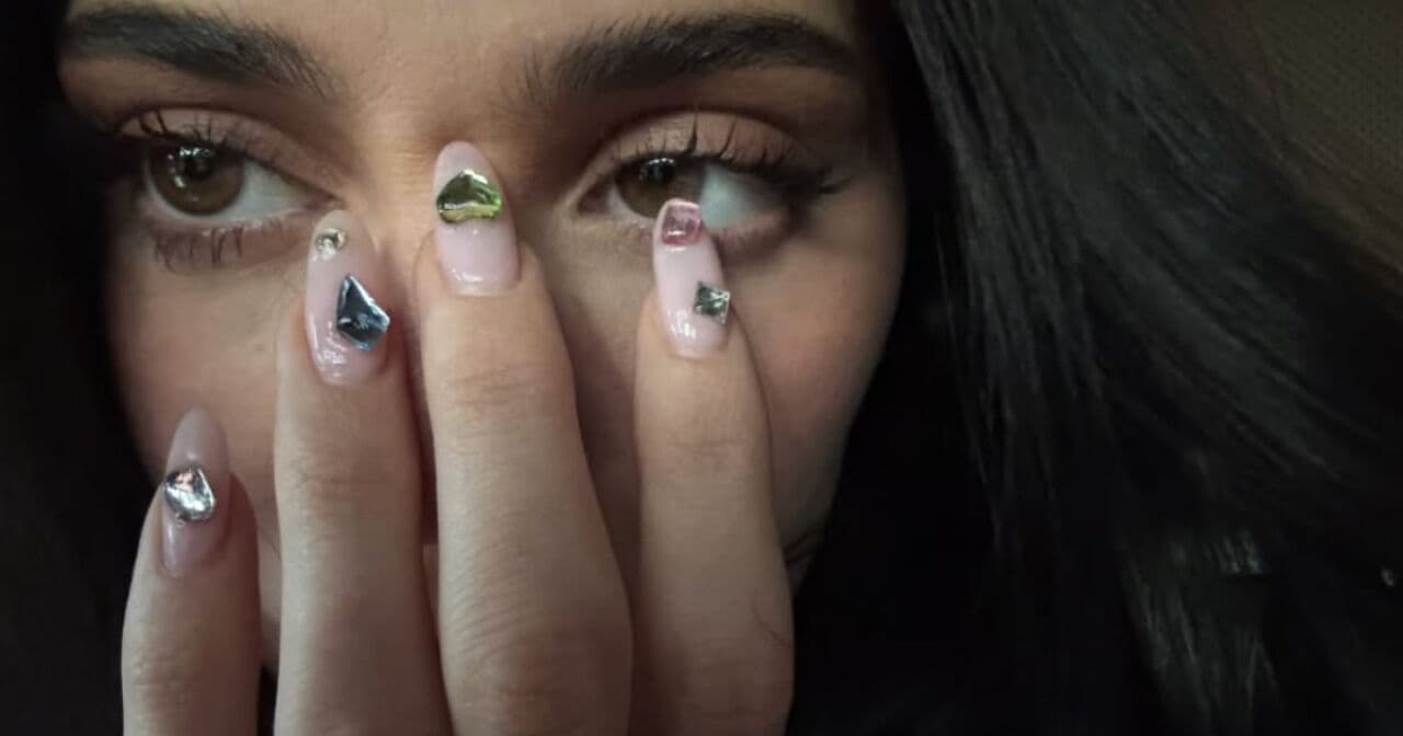 Bedazzled nails: la tendencia que popularizó Kylie Jenner en verano y que seguiremos llevando en otoño