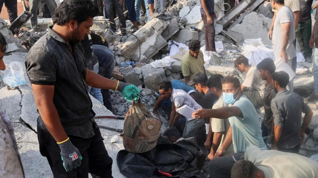 Bombardeo a una escuela: Irán denuncia más de 100 muertos, pero EE. UU. e Israel desconocen ese ataque