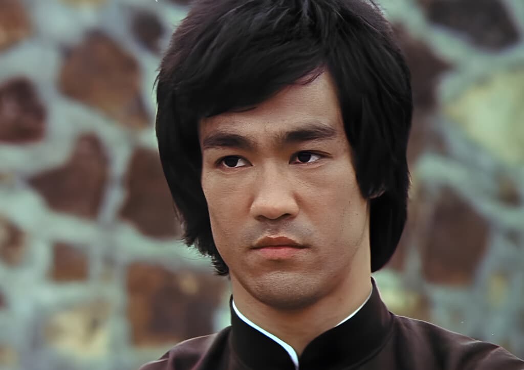 Bruce Lee, actor: "esperar que la vida te trate bien porque eres buena persona es como esperar que un tigre no te coma porque eres vegetariano"
