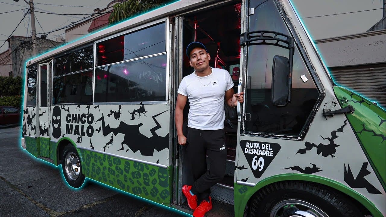 Cacharpos: la viva voz del «¡Súbale hay lugar!» en los microbuses