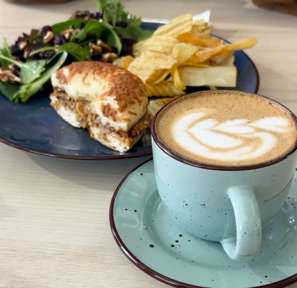 Cafeterías inusuales en CDMX donde además de tomar café, aprendes de foto, arquitectura y más