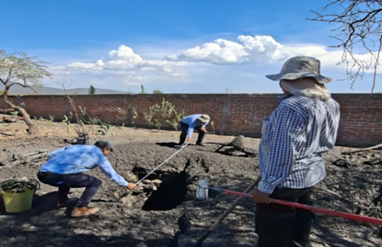 CFE monitorea manifestación termal en Ixtlán, Michoacán