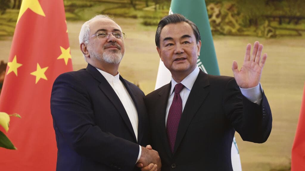 China y sus intereses comerciales en Irán basados en el oro negro