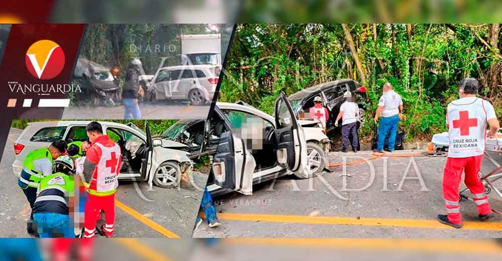 Choque frontal entre dos camionetas en Rioverde deja dos lesionados