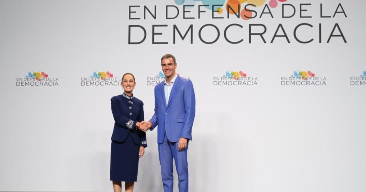 Claudia Sheinbaum repara la relación de México y España tras su participación en la Cumbre en Defensa de la Democracia