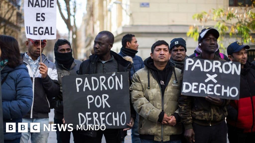 Cómo es y a quién beneficia el nuevo plan del gobierno de España para regularizar a centenares de miles de migrantes