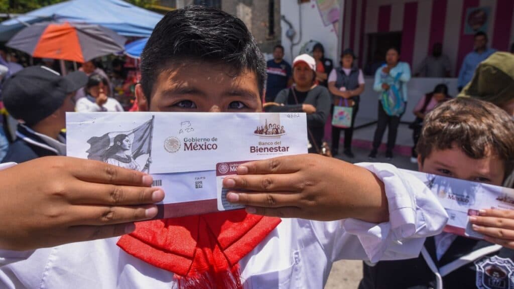 Madres y padres de familia ya pueden realizar el registro en línea para la Beca Rita Cetina 2026.