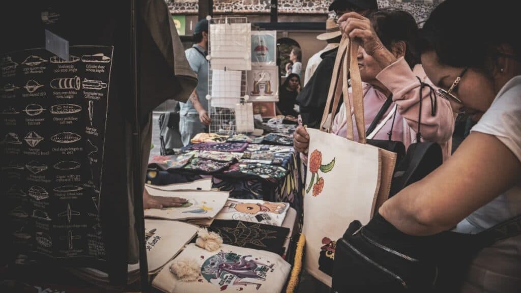 Obras expuestas en la Galería Negra del Centro Cultural El Rule.