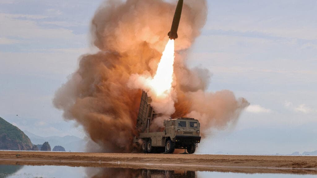 Corea del Norte lanza misiles después de que Trump anunciara que planea reunirse con Kim Jong-un en 2026
