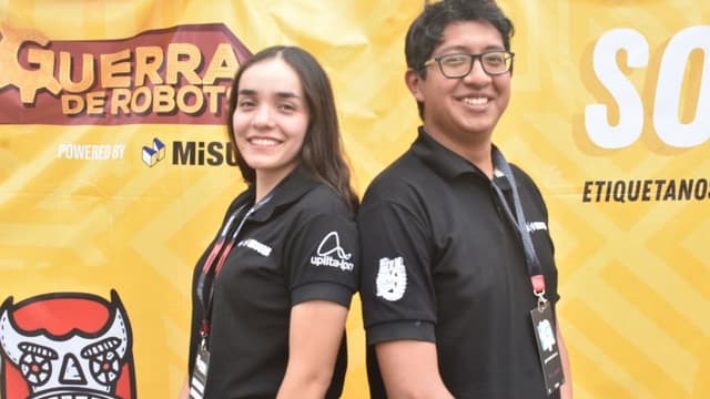 Creatividad, combate y chispas: el IPN celebró su XV Guerra de Robots