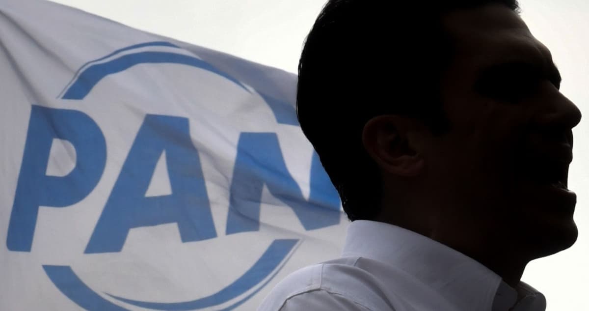 DATOS ¬ App de 8 millones, anuncios hasta en TV Novelas... Y el PAN nomás no afilia