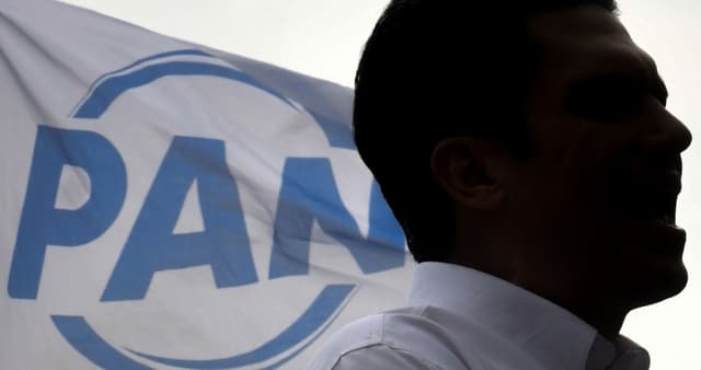 DATOS ¬ App de 8 millones, anuncios hasta en TV Novelas... Y el PAN nomás no afilia