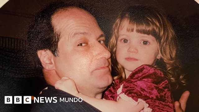 "De mi padre solo encontraron su casco de bombero": por qué aún quedan por identificar tantas víctimas 25 años después del 11-S