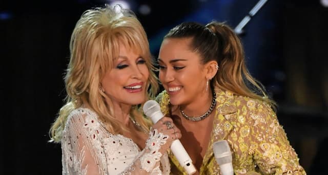 Dolly Parton: la madrina y mayor influencia artística de Miley Cyrus también era su pariente lejana