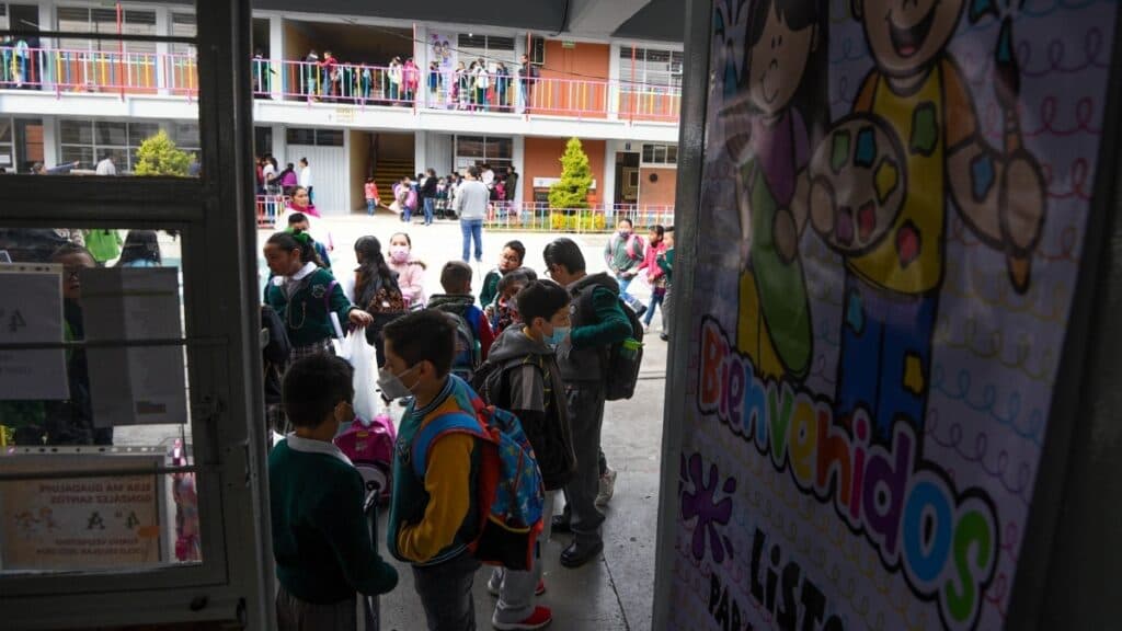 Edomex suspende clases en 14 municipios este lunes por violencia y bloqueos: consulta la lista