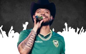 Eduin Caz le gritonea a su público en Veracruz porque le pidieron el corrido "La Pantera" y no la quiso tocar