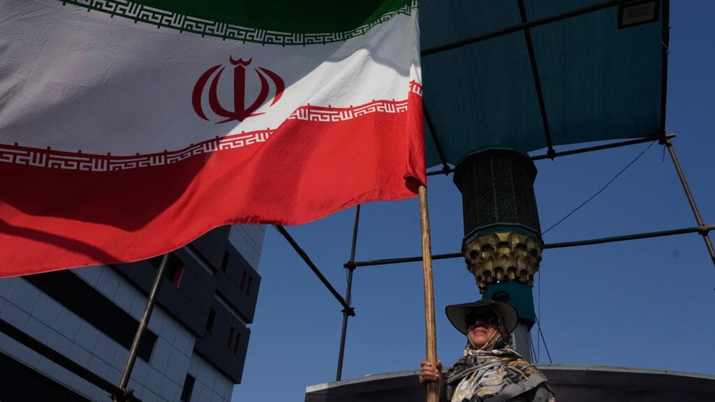EE. UU. busca la "asfixia económica" de Irán con sanciones a 60 personas, empresas y embarcaciones