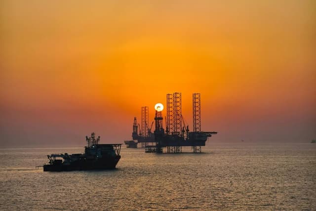 EIA eleva su previsión del petróleo: ¿cuánto tiempo puede permanecer el Brent por encima de los 100 dólares?