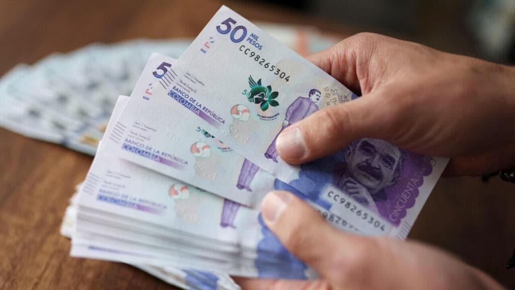 El banco central de Colombia aumenta la tasa de interés para frenar la inflación