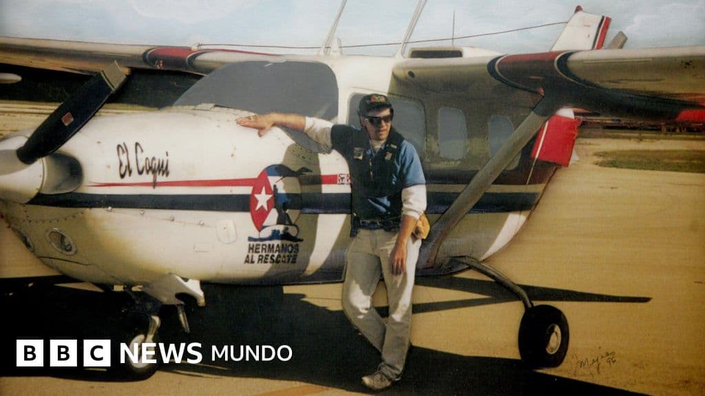 Fotografía de archivo que muestra los restos de una avioneta de Hermanos al Rescate tras el ataque de cazas cubanos.