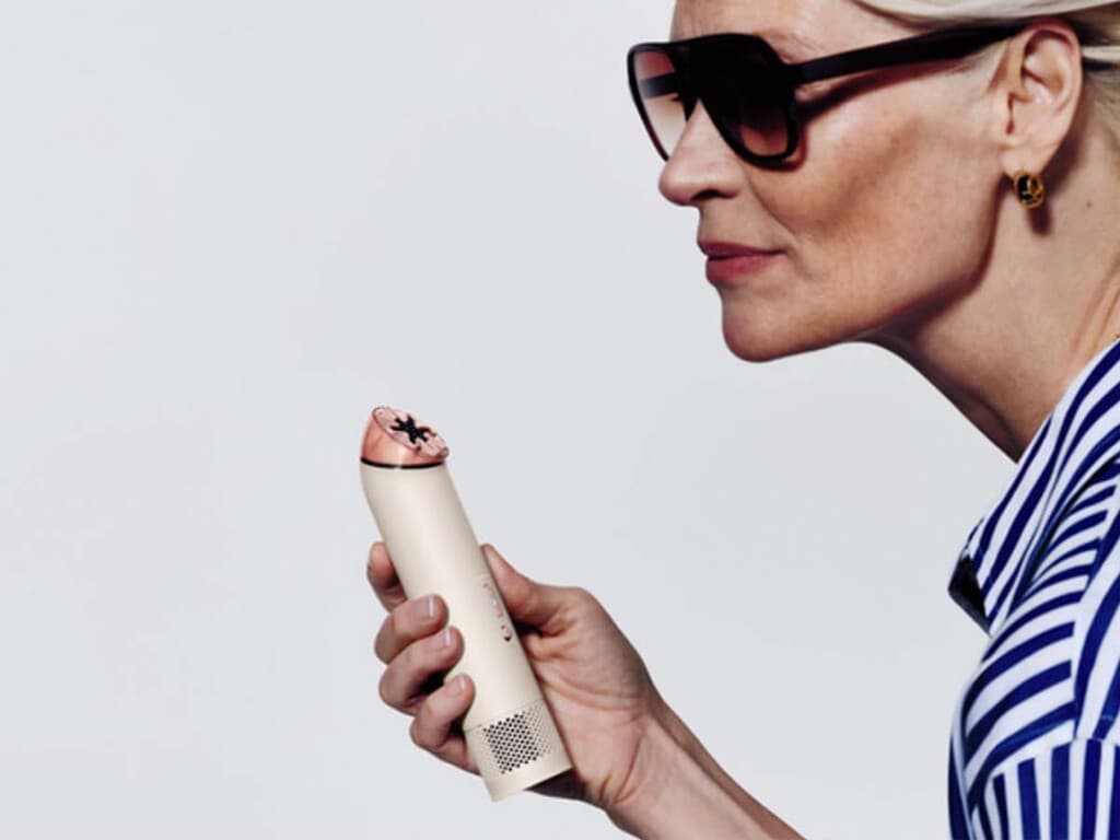 El nuevo dispositivo de Dyson en México parece un termo, pero es un ventilador portátil, silencioso y con hasta seis horas de batería