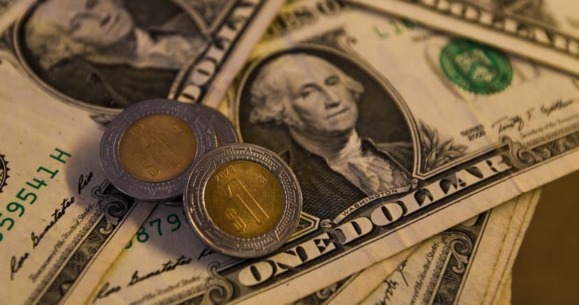El peso avanza ante un dólar débil y en espera de decisión de la Fed: queda en 17.24
