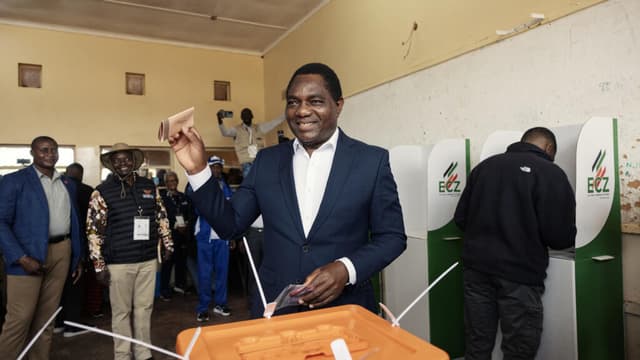 El presidente de Zambia, Hakainde Hichilema, gana la reelección con grandes promesas económicas