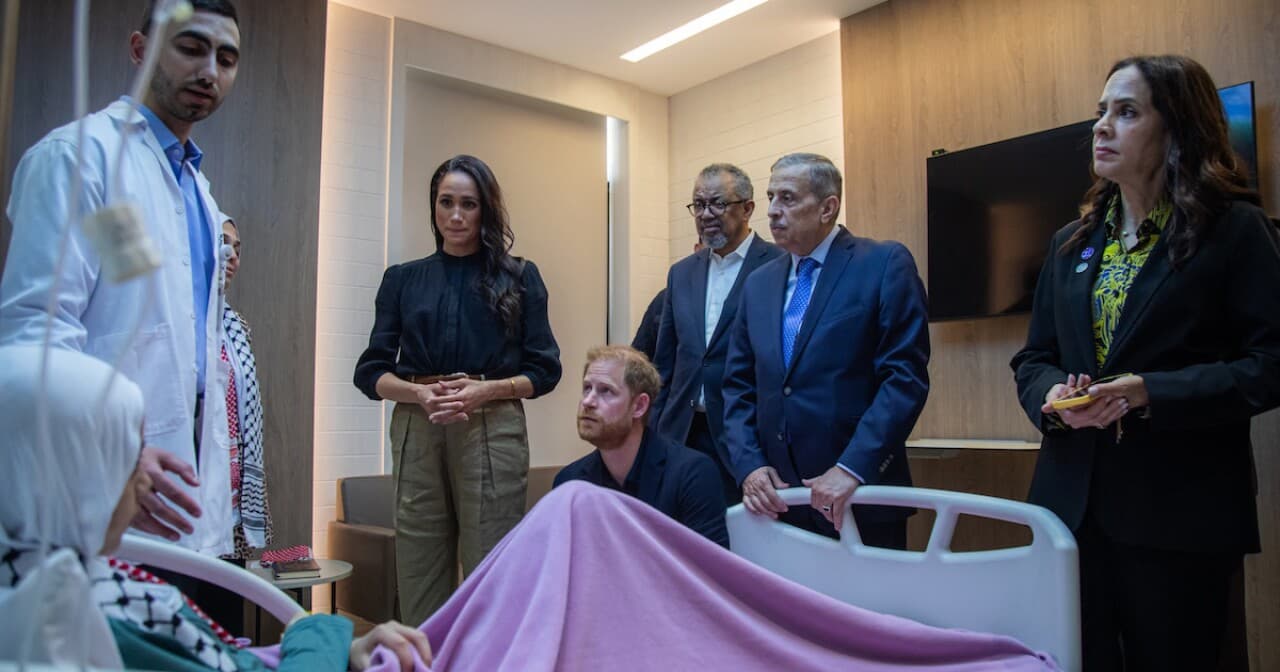 El príncipe Harry y Meghan Markle se reúnen con refugiados sirios y palestinos en su visita a Jordania