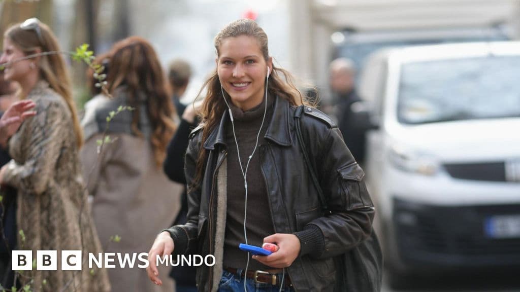 El resurgir de los audífonos con cable ante las críticas contra los inalámbricos