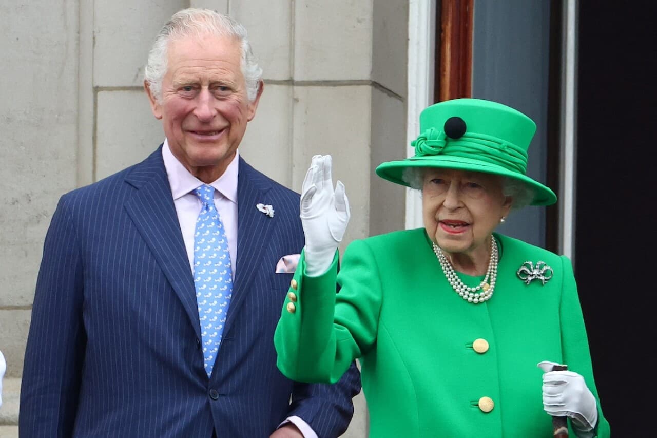 El rey Carlos rinde homenaje a Isabel II en el centenario de su nacimiento