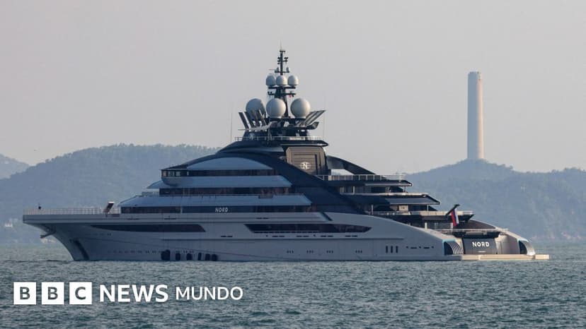El yate de lujo del hombre más rico de Rusia que sí puede navegar por el estrecho de Ormuz pese al bloqueo de Irán