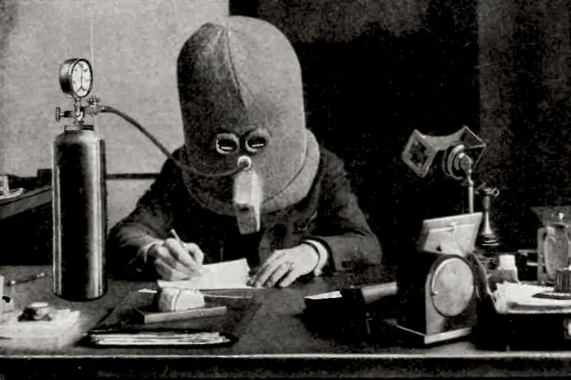 En 1925 la procrastinación y distracción ya eran un problema y alguien encontró la mejor solución de todas: un casco de aislamiento