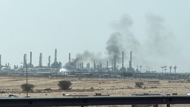 En directo: los hutíes afirman haber atacado las instalaciones de Aramco en Riad con misiles y drones