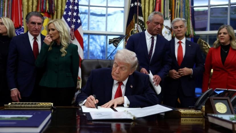 ¿En qué consiste la amenaza de Trump de imponer aranceles a países que proporcionen petróleo a Cuba?